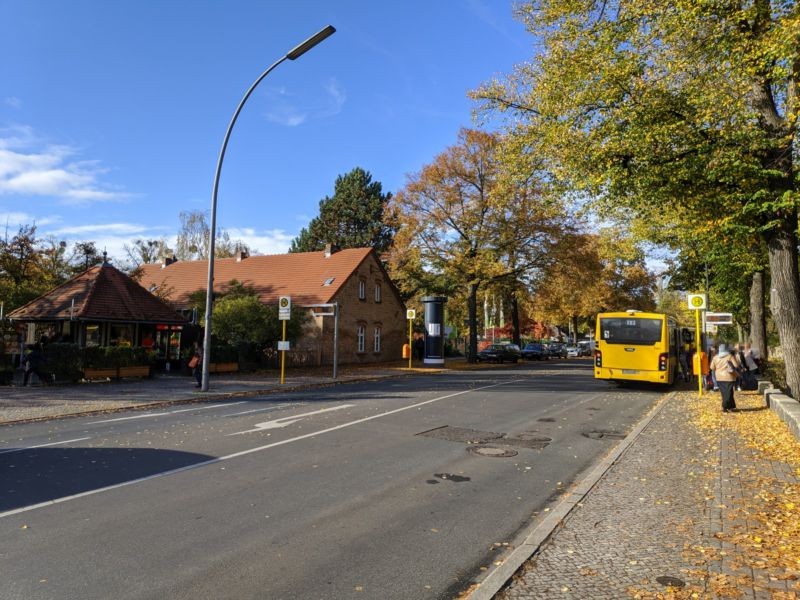 Königin-Luise-Str. 48 am U-Bhf. Dahlem Dorf