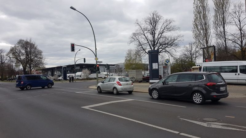 Berliner Allee 293 vor Nüßlerstr.