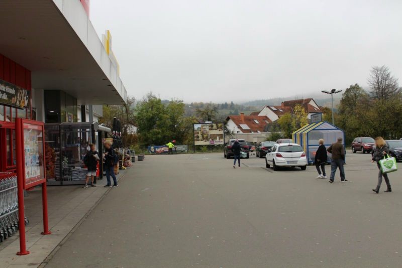 Bahnhofstr. 40 (B 423)  / Edeka Si. Eing.