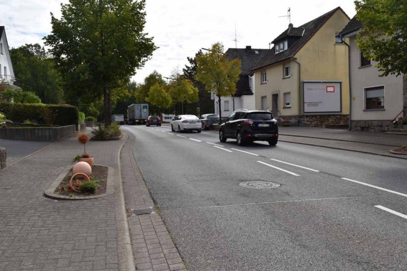 Frankfurter Str. 18 (B 8)  / Nh. Lerchenweg quer