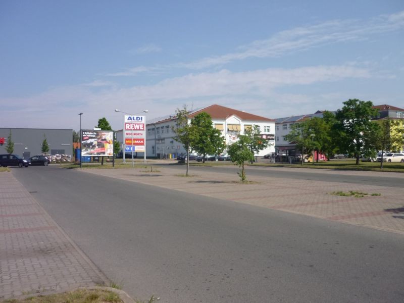 Neustädter Str. 29  / Reiz-Center / Zuf. Rewe / Sto. 1 li.