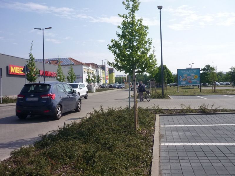 Neustädter Str. 29  / Reiz-Center / Zuf. Rewe / Sto. 2 re.