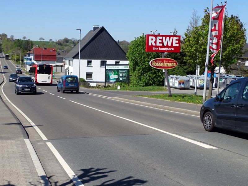 Frankfurter Str. 124  / neb. Einf. Rewe VS