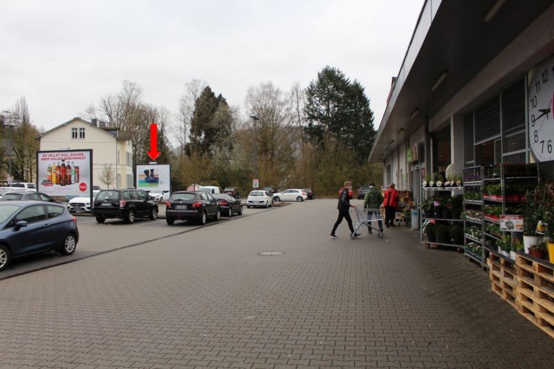 Emser Str. 37 (B 260)  / Sto. 2 vor Eing. li.