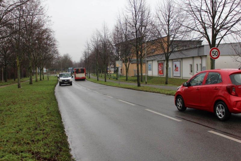 Bahnstr.  / Am Weissen Stein 1 re.