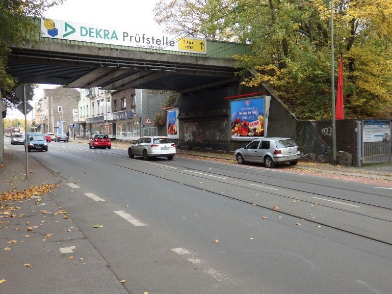 Neumühler Str. 10  / Brücke rechts