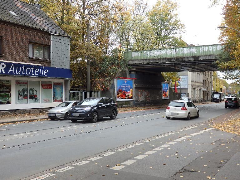 Neumühler Str. 18  / Brücke links