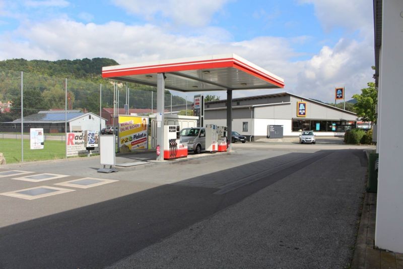 Happurger Str. 14  / EKZ-Tankstelle li.