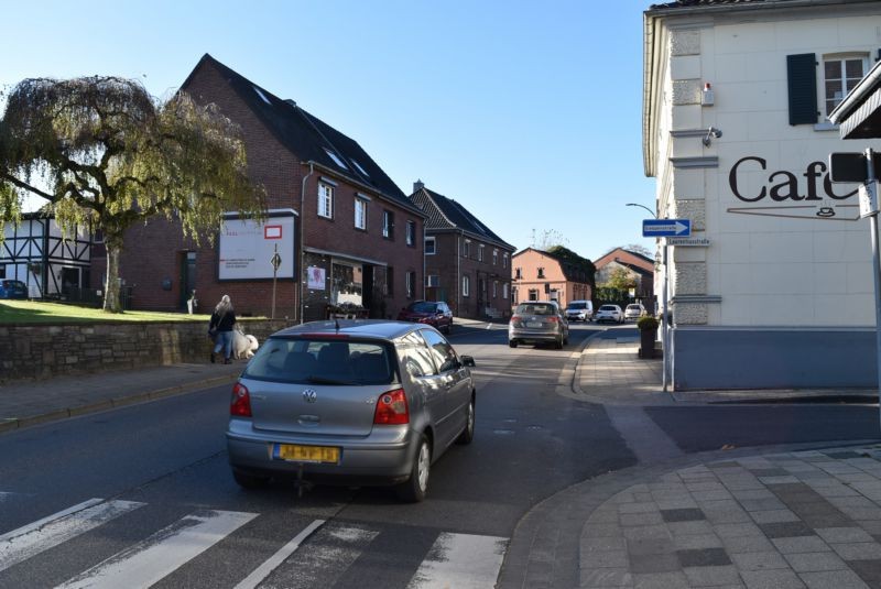 Hauptstr. 27  geg. Laurentiusstr. quer