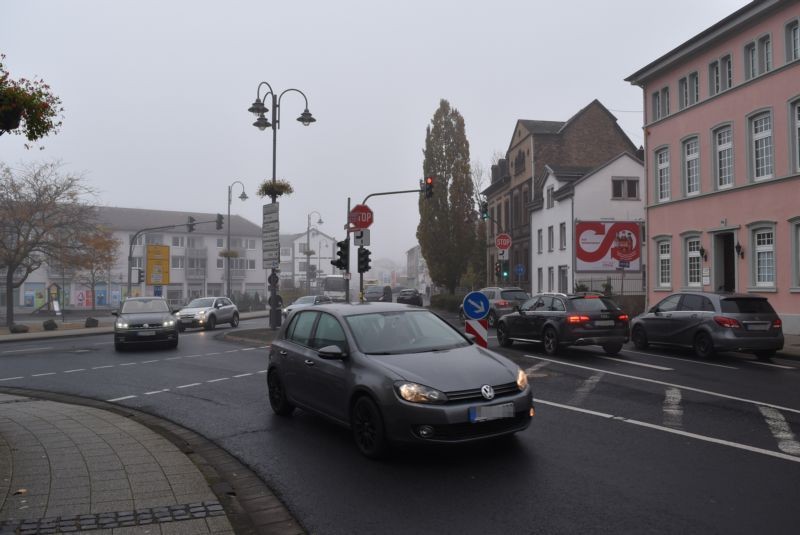 Hauptstr. 138 (B 413) quer  / Alter Weg