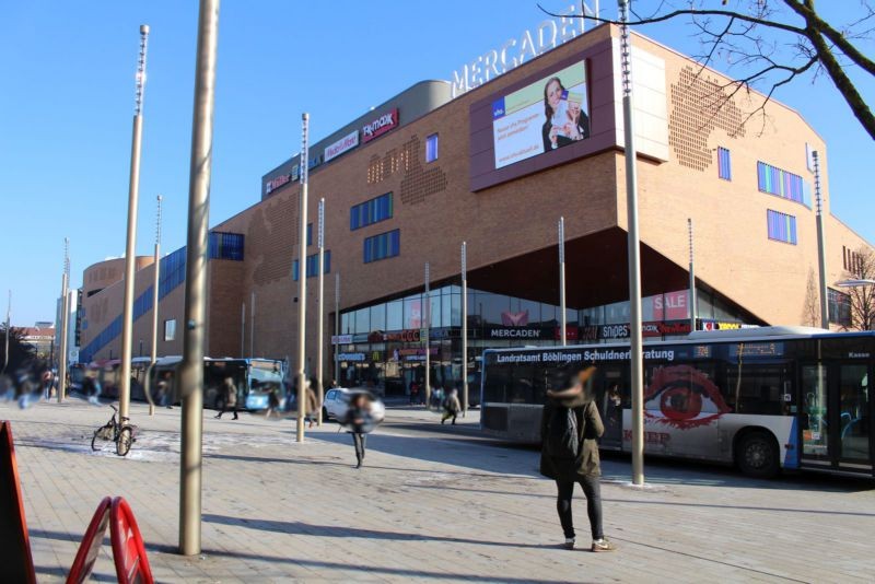 Wolfgang-Brumme-Allee 27  / Mercarden EKZ / Si. Vorplatz Hbf.