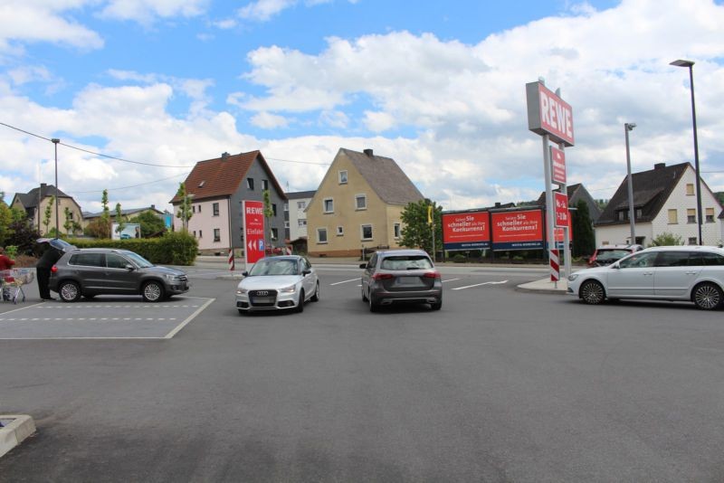 Koblenzer Str. 41  par. / geg. Einf.