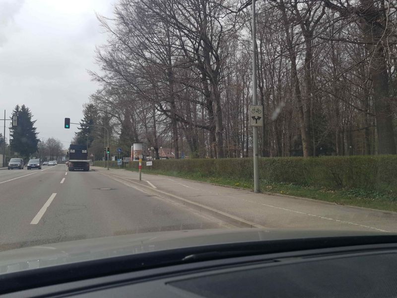 Ringstr.  hinter ggü. Wiblinger Steig (Fußgänger-Ampel Glacis-Anlagen)