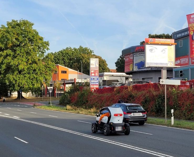 Zwickauer Str. 2 / Rothenburger Str. (St 2245) quer VS