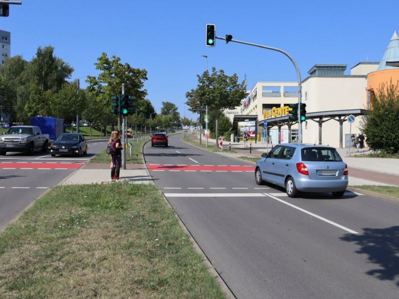 Wladimir-Sargorski-Str. 20  / vor Eing. Si. Str.