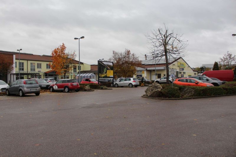 Bürgermeister-Neumeyr-Str. 5  / Sto. 2  / li. vor Eing. Edeka