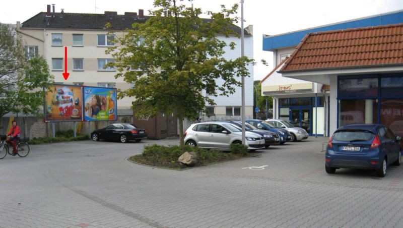 Mühlenweg 146  / Rewe Ausf. Bismarckstr. li.