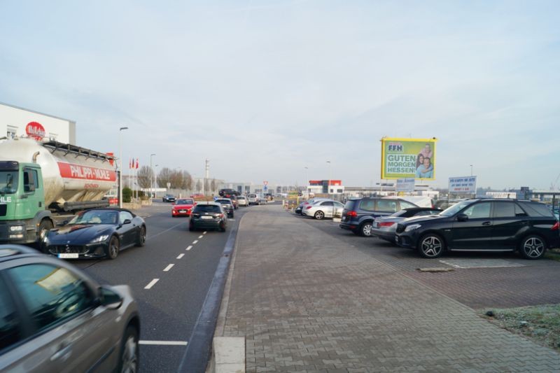 Justus-von-Liebig Str. 2 / Hst. quer VS