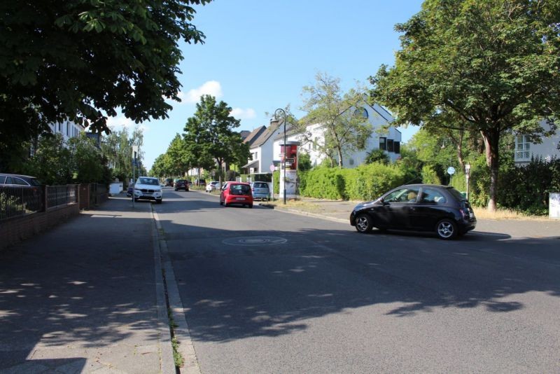 Alte Landstr. vor Kalkumer Schloßallee staw.