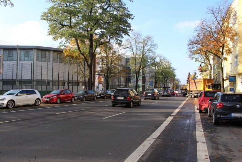 Adlerstr. ggü. 46-50 vor Wielandstr.