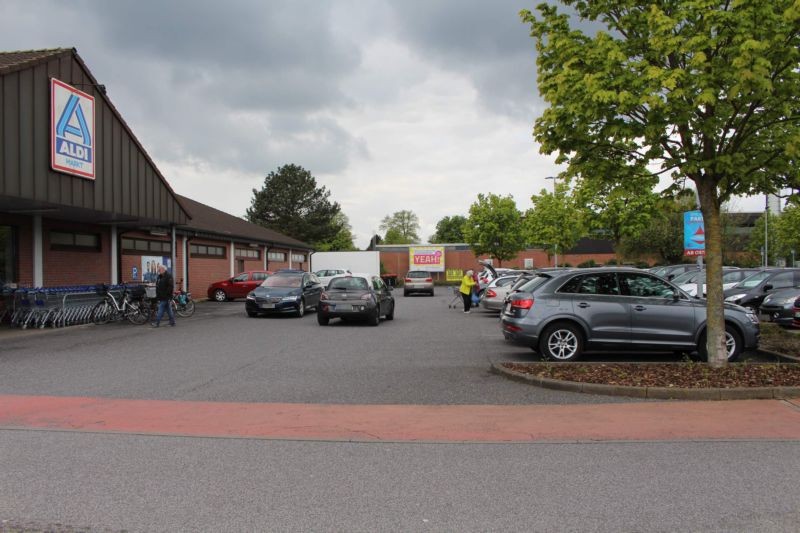 Erler Str. 30 / Si. Aldi u. Edeka (PP)