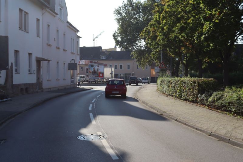Monzinger Str. 2  li.