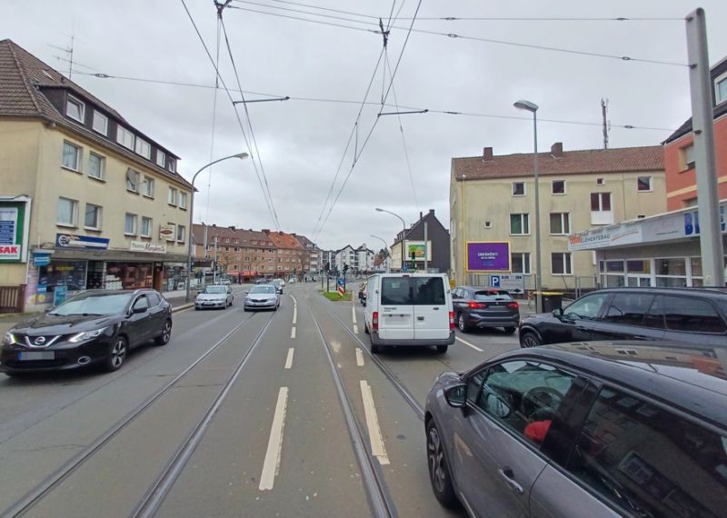 Frintroper Str. 9 / Ampel quer