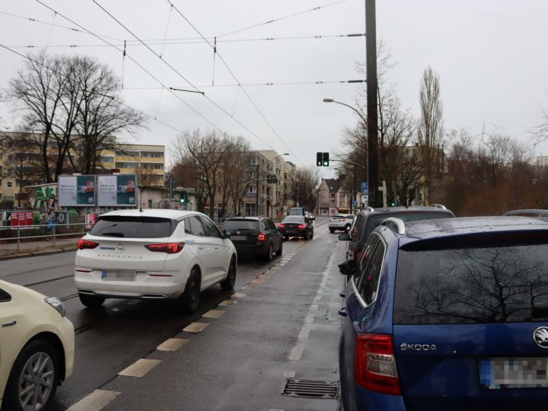 Konrad-Wolf-Str. 9  li.