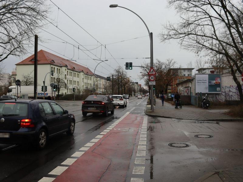 Konrad-Wolf-Str. 9 re.