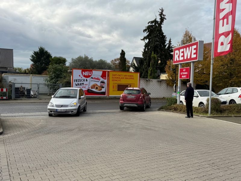 Landmundstr. 2 / Einf. REWE