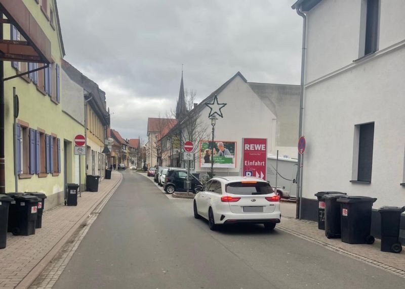 Hauptstr.  74  / Einf.  REWE quer