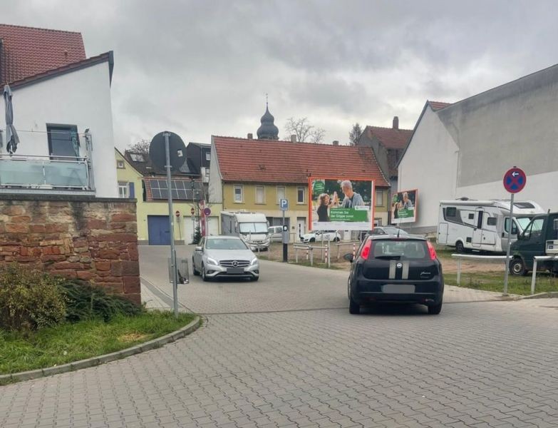 Hauptstr.  74  / Einf. REWE quer VS
