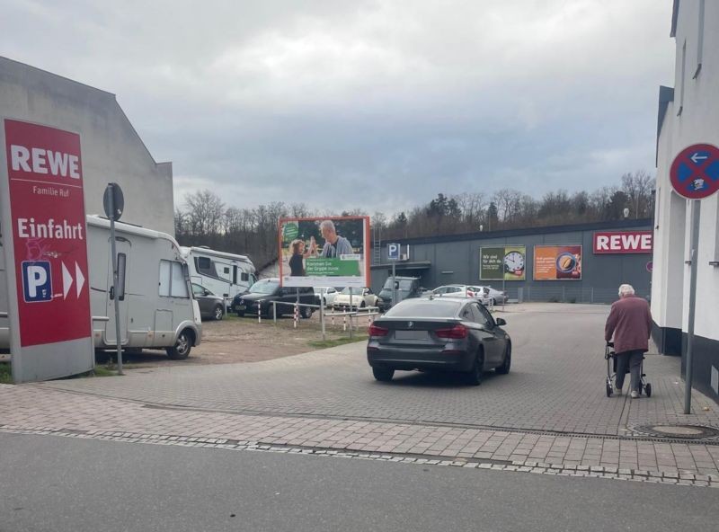 Hauptstr.  74  / Einf. REWE quer RS
