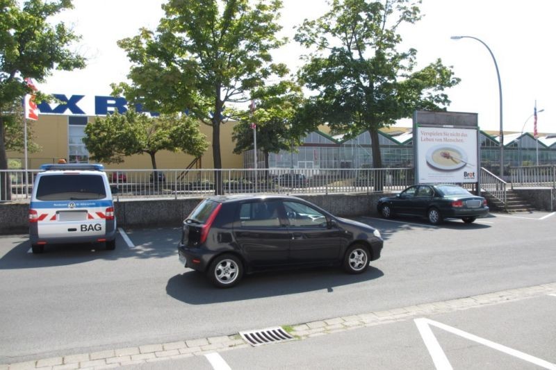 Konrad-Adenauer-Str. 111/Globus Baumarkt geg. RS