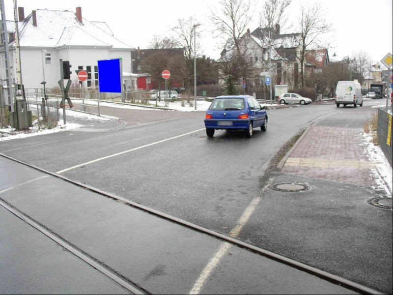 Hauptstr./PP neb. Bf -Gebäude We.li.