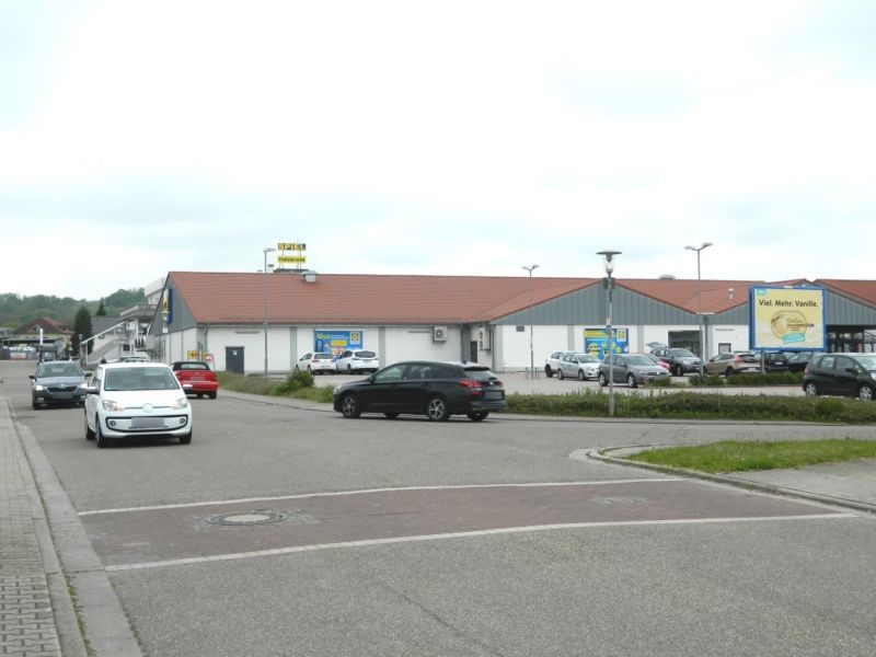 Thomas Howie Str.   2 Lidl Si. Str. quer re.