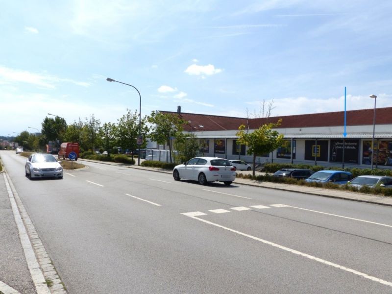 Landshuter Str. 41 (Edeka nb. Eing. li.)