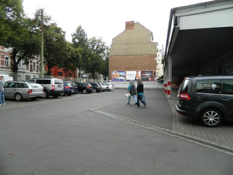 Kölnstr.  154 (REWE li.nb.Eing.)