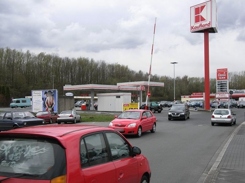 Ümminger Str.  86/Kaufland neb. Getränkemarkt re.