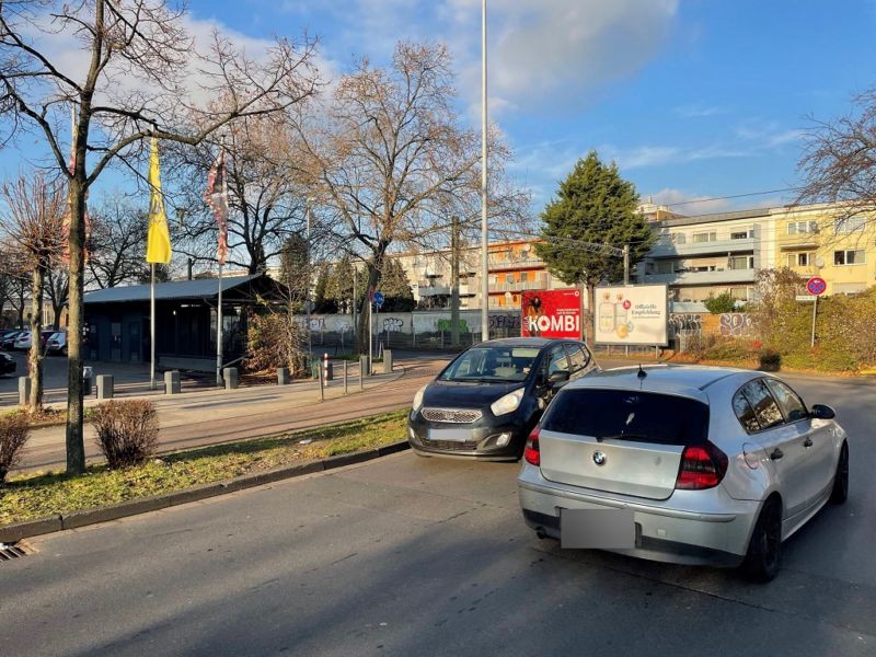 Berzdorfer Str.   1 geg. Eing. EDEKA