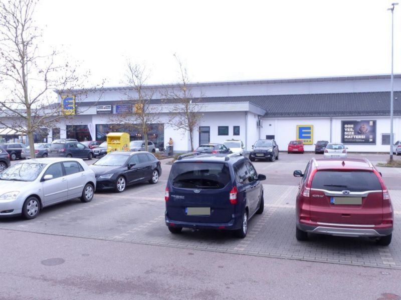 Donauwörther Str.  62/EDEKA re. neb. Eing.