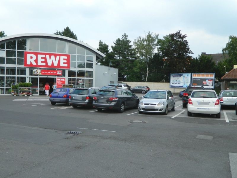 Rösrather Str. 467  (REWE re.v.Eing.)