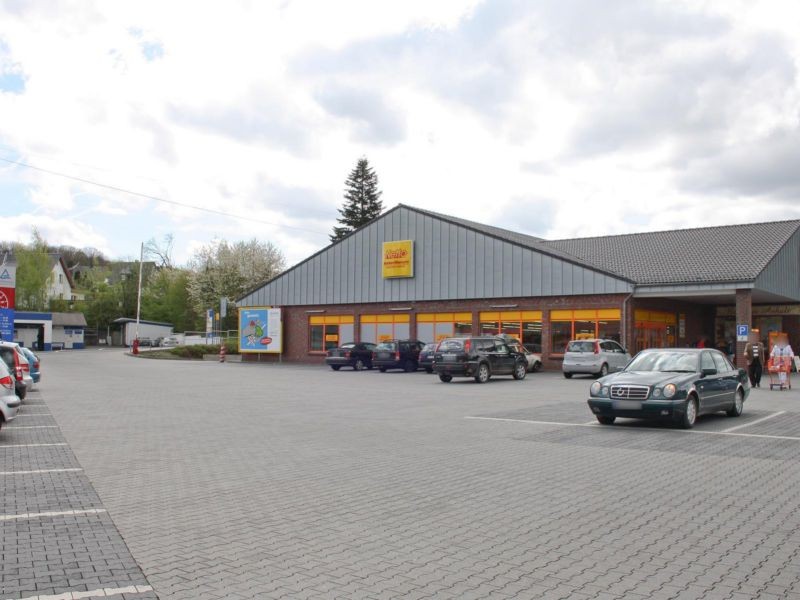 Hauptstr.  20/Eing. Netto li.
