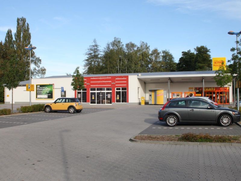 Nürnberger Str.  37 (B2/B85)/Eing. Netto