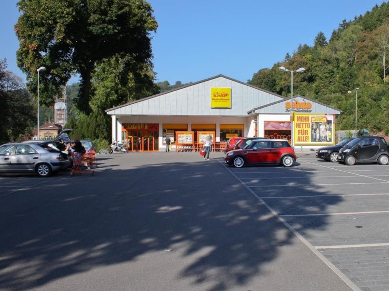 Bahnhofstr.  61/Eing. Netto