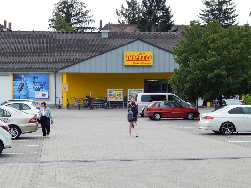 Striederstr. 21b (Netto li.neb. Eing. re. GF)