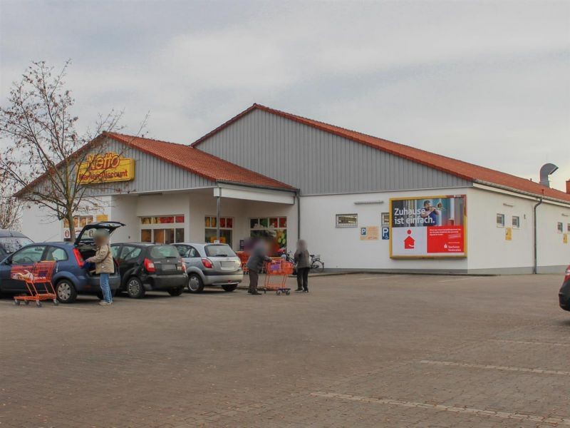 Carl-Zeiss-Str.   1/Eing. Netto