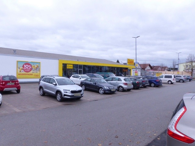 Josef-Pongartz-Str. 1 li. neb. Eing. Netto