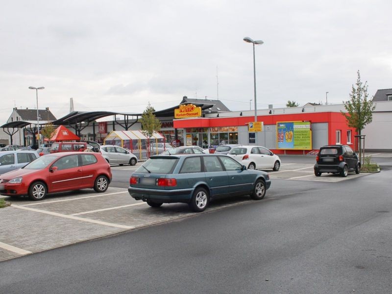 Hauptstr. 219-221/Eing. Netto