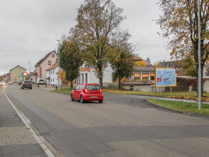 Bahnhofstr.  25 re./Netto